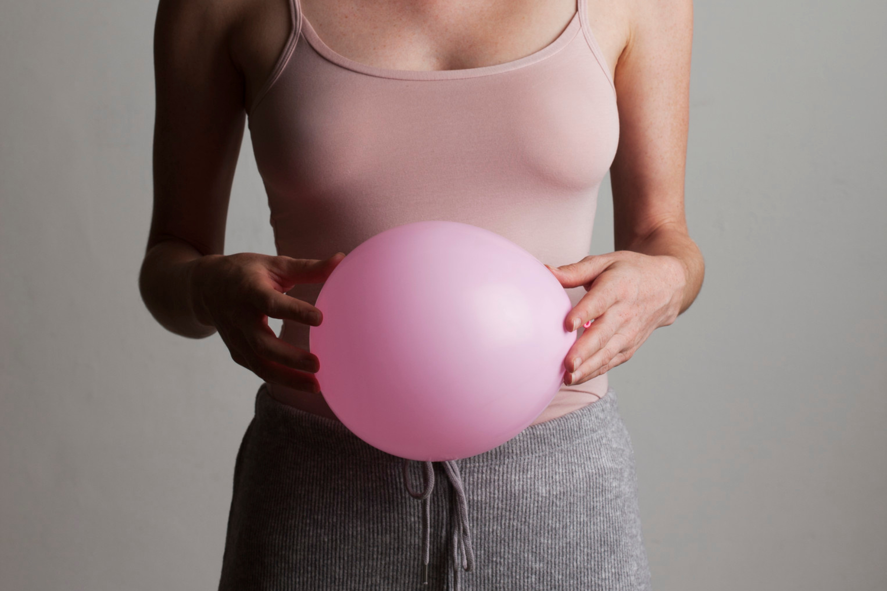 Ballonnements chroniques : causes et remèdes naturels efficaces